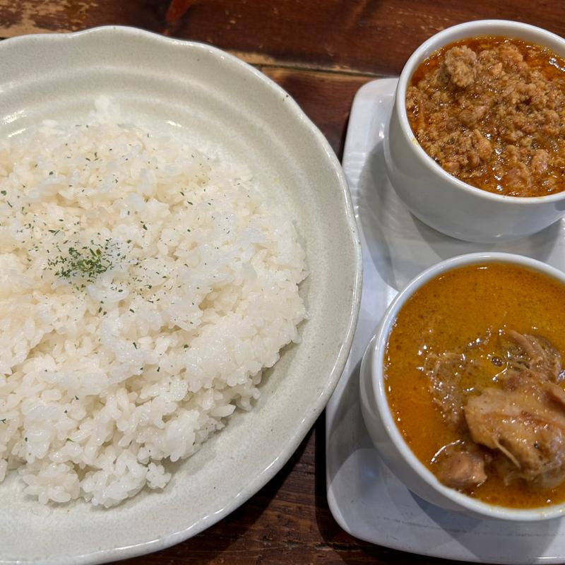 2種盛りカリー(ラッフルズカリー＠土曜日のアルバイトさん募集中)