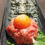 和牛炙りユッケ(燻製)( 青葉台焼肉 うしこぞう)