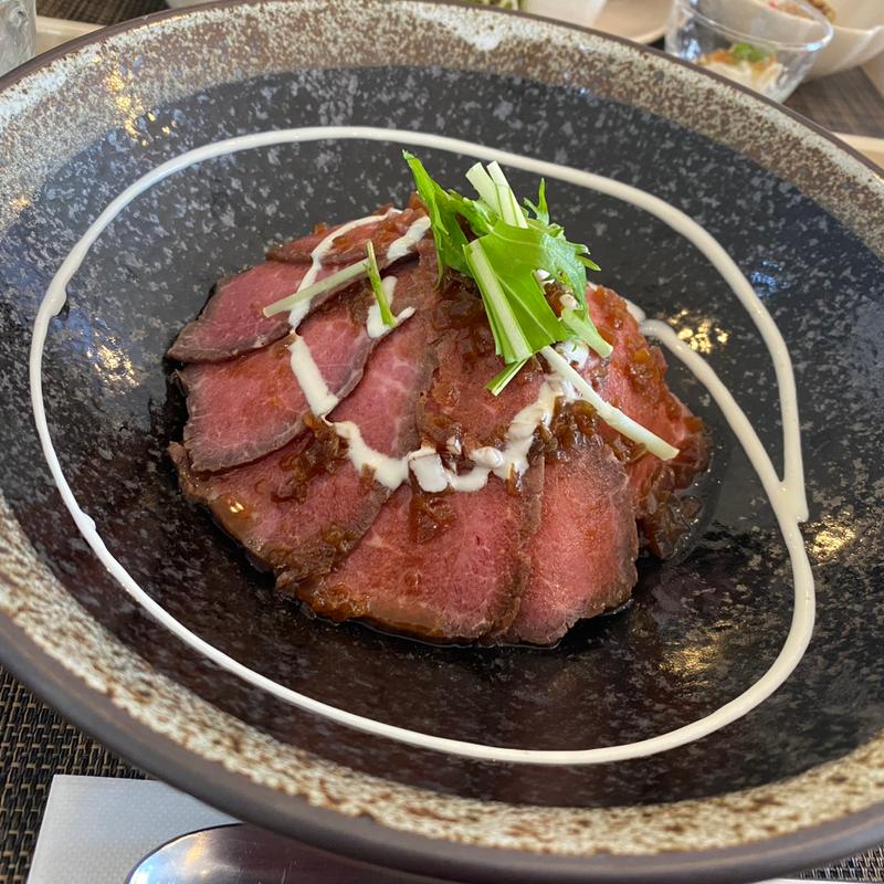 ローストビーフ丼(Cafe Lapine)