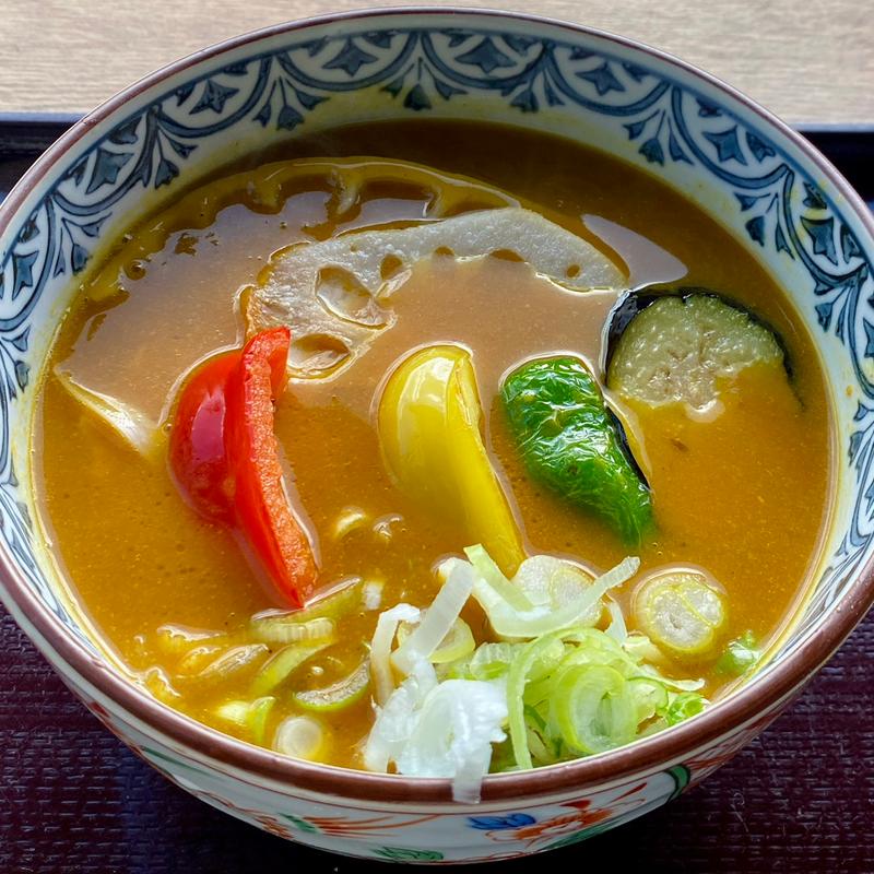 出汁薫る彩りスパイシーカレーラーメン(美登屋 （みとや）)