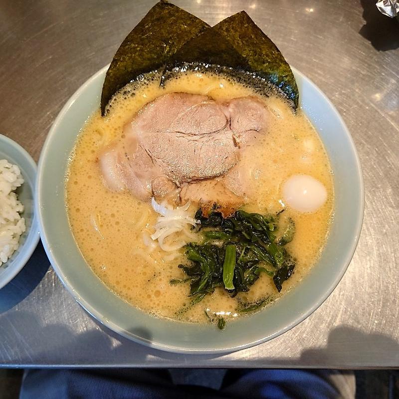 醤油豚骨ラーメン(ラーメン 丸花)