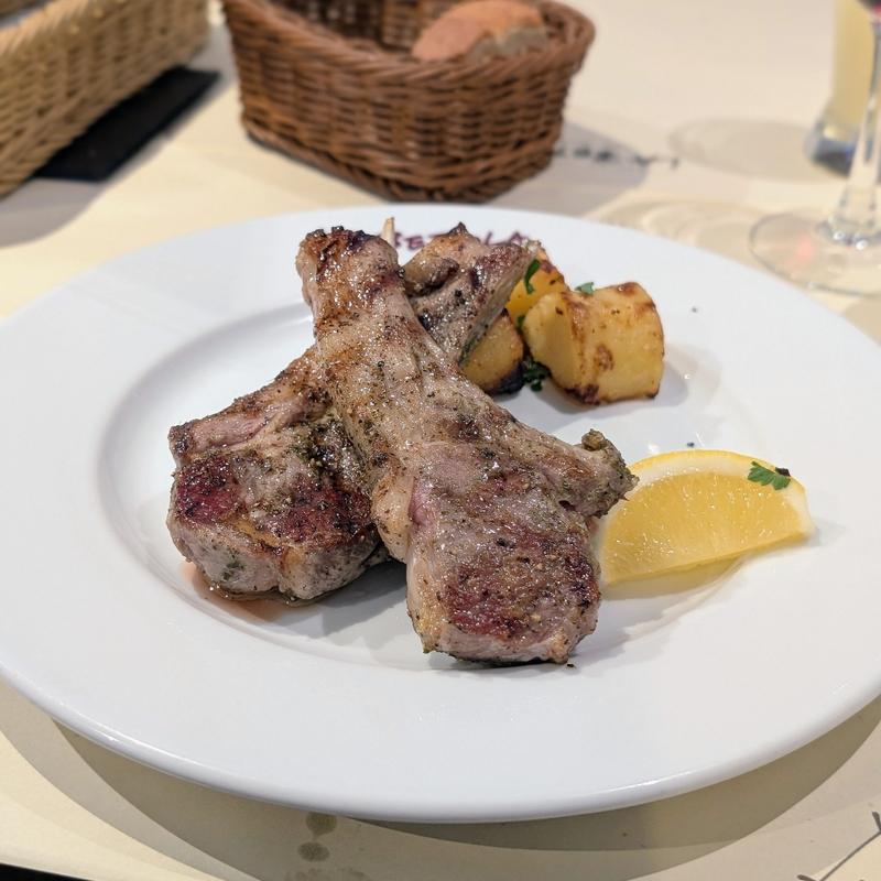 仔羊の香草グリル(ラ・ベットラ・ダ・オチアイ)