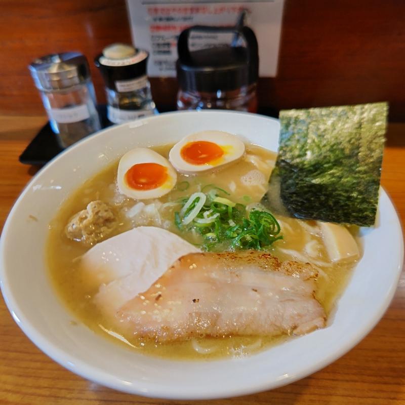 味玉濃厚鶏醤油ラーメン(ラーメン屋 コカトリス)