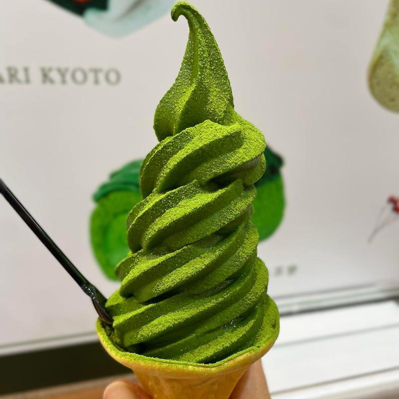 抹茶粉かけ抹茶ソフトクリーム(東山茶寮 )