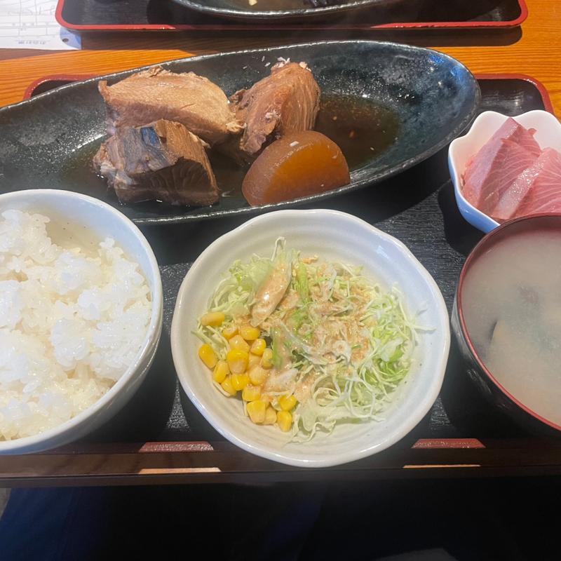 ブリのアラ煮・小刺身(秋葉原漁港 快海 （あきはばらぎょこう かいかい）)