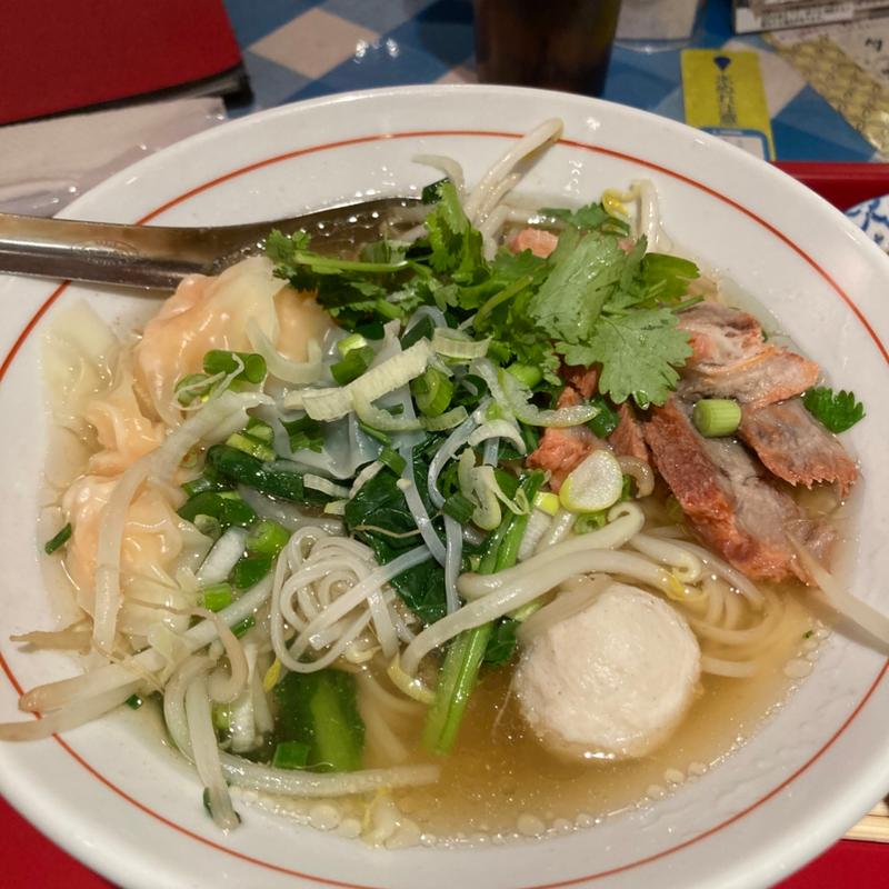 タイ醤油ヌードル　エビワンタン入り(バンコク屋台 カオサン )