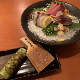 おまかせ刺身盛り合わせ三種(路地ダイニング わさび )
