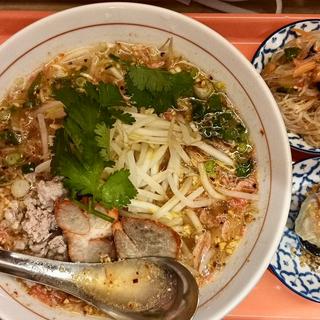 タイ式トムヤムヌードル(バンコク屋台 カオサン イイトルミネ新宿店（新宿エキナカ店）)