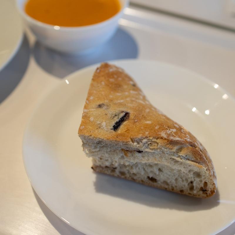 カラマタオリーブブレッド(IKEAレストラン 神戸 （イケアレストラン）)