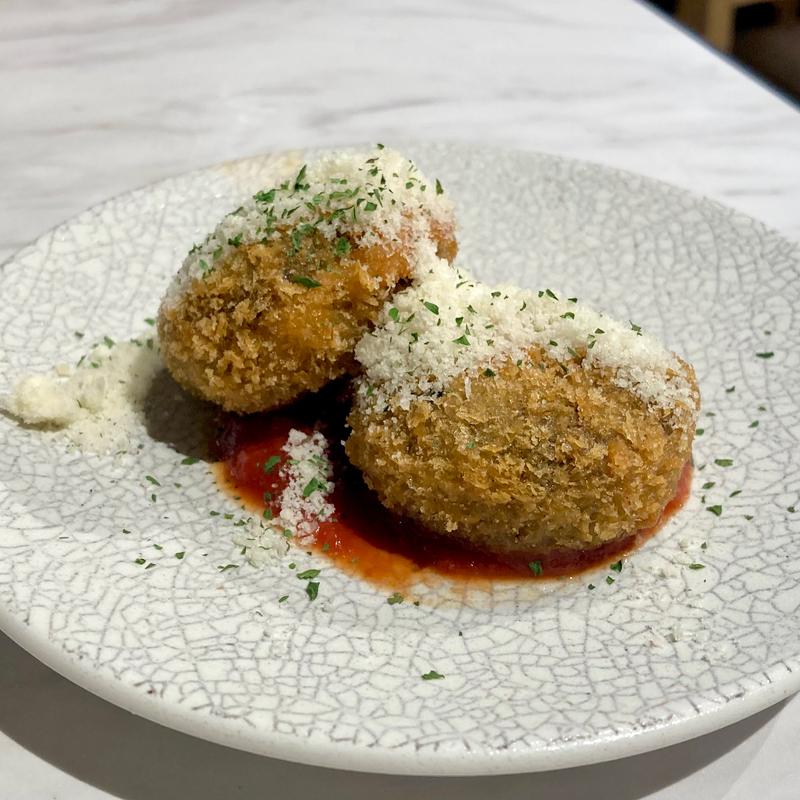 イカスミのライスコロッケ(大衆ビストロ さしす 天王寺MIO店)