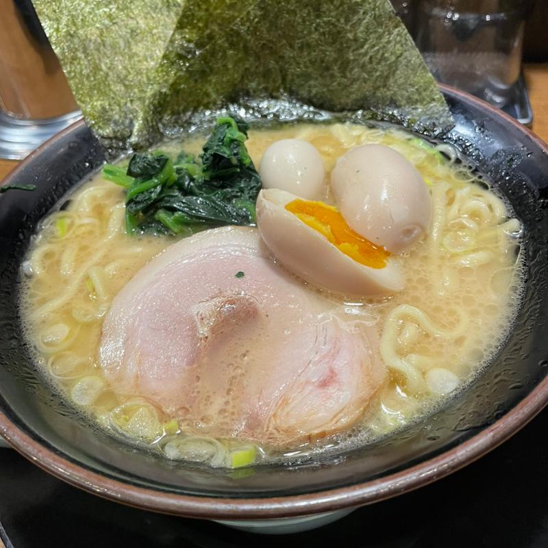 ラーメン(横浜家系ラーメン「刀-かたな-」)