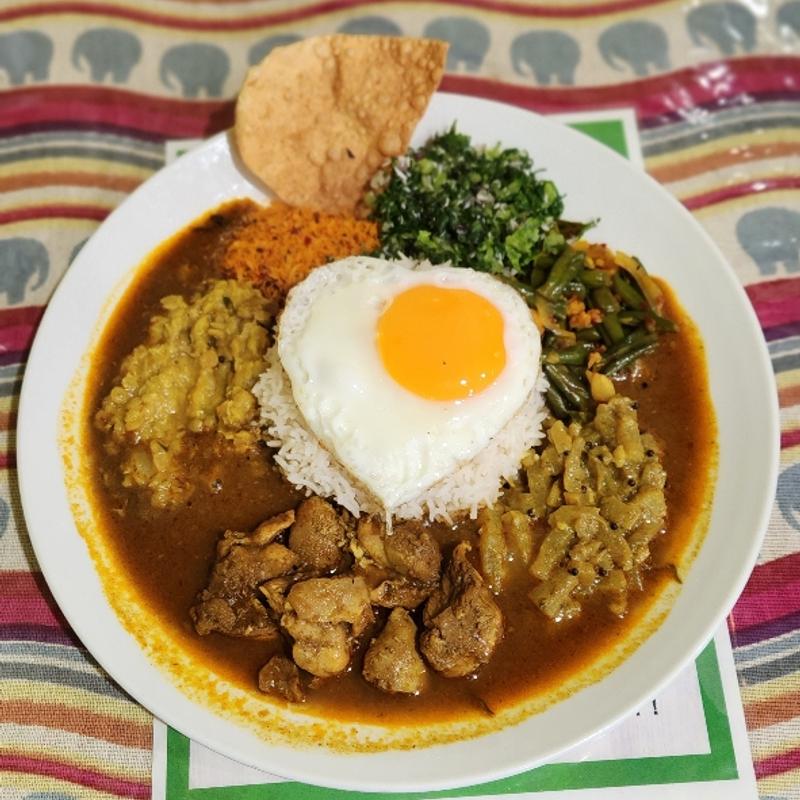 アンブラ(バスマティライス)
目玉焼き(セイロンカリー)