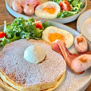 バターミルクパンケーキコンボプレート 
