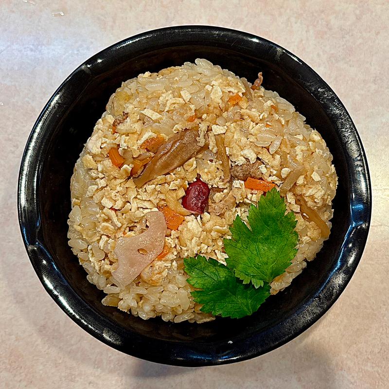 季節の炊き込みおにぎり（大きめサイズ）(神名備 （かむなび）)