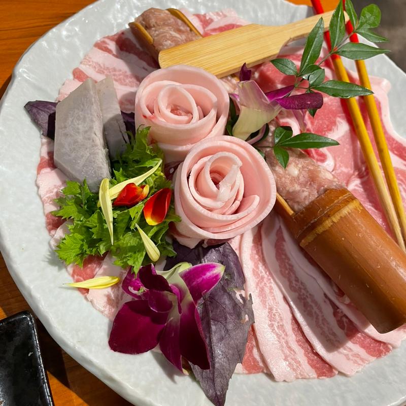 あぐー豚のしゃぶしゃぶ(島しゃぶしゃぶNAKAMA)