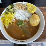 魔皿カレー（トッピング:たまご、たぬき）(魔皿カレー)