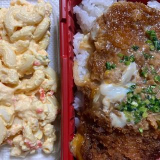 　カツ丼大盛@玉子を味わう玉子ポテマカサラダ(スーパー·キッド 新外店)