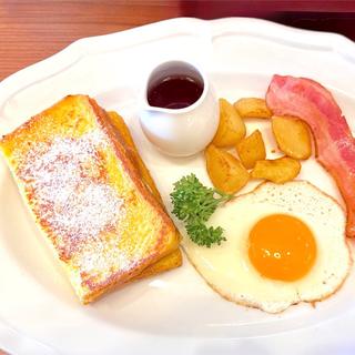 ハム＆チーズのフレンチトーストサンドプレート(ロイヤルホスト成田店)