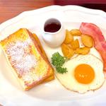 ハム＆チーズのフレンチトーストサンドプレート(ロイヤルホスト成田店)