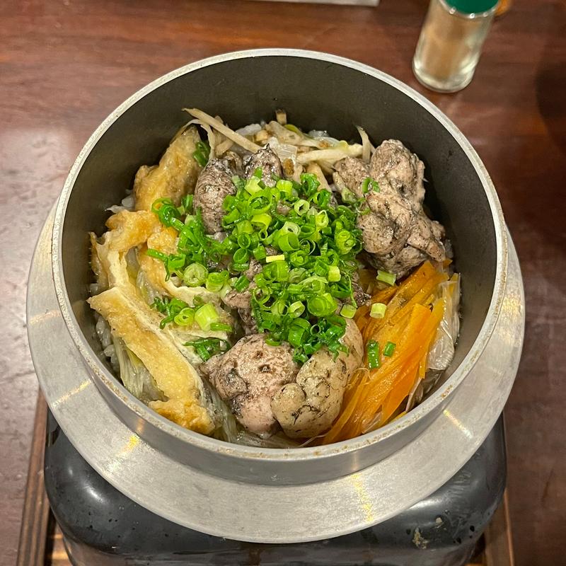 炭焼鶏の五目釜飯(炭焼と釜めし ながしま)