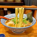 芳醇あごだし醤油らーめん(赤坂麺処 友)