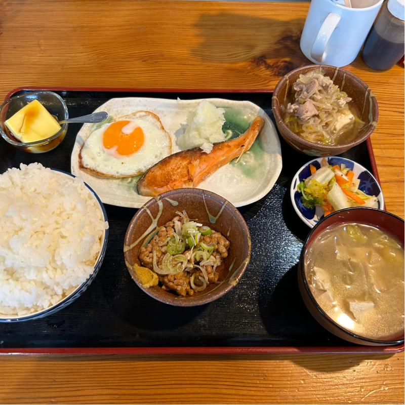 焼しゃけ納豆定食(キッチンうまうま)