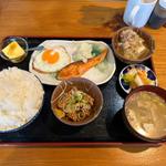 焼しゃけ納豆定食(キッチンうまうま)