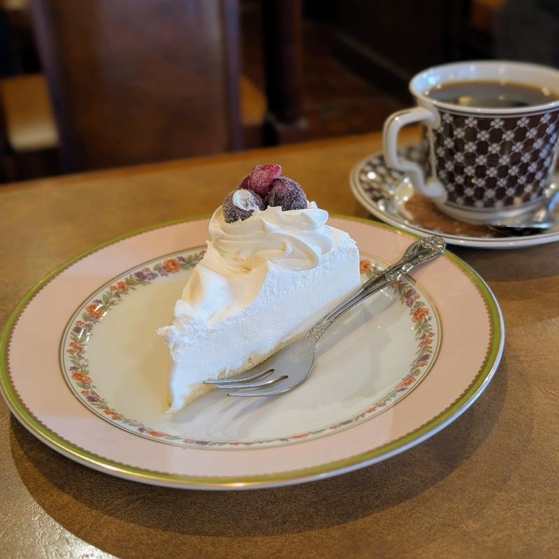 ケーキセット(ブラウン喫茶 デルコッファー（der Koffer）)