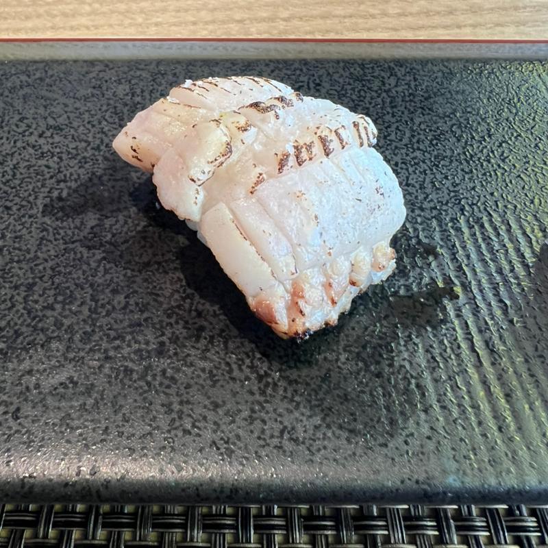 長崎産タチウオの炙り握り(鮓 くおん)