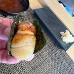 ホタテの炙り手巻き(鮓 くおん)
