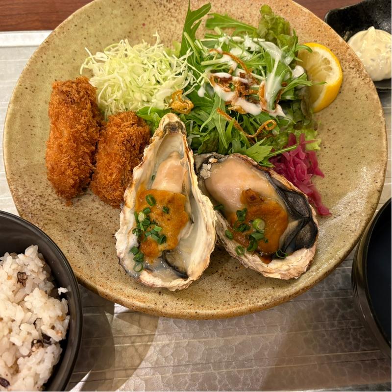 牡蠣フライとウニと牡蠣醤油の焼き牡蠣(ザ·カーブ·ド·オイスター)