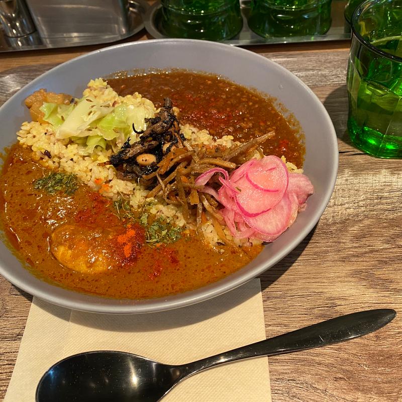 粗挽きキーマとチキンの合い盛りカレー(スパイスファクトリー エキュート品川店)