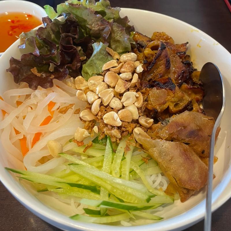 焼肉ビーフン（Bún thịt nướng）(Non La Vietnamese Kitchen)