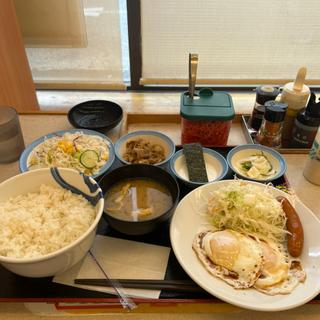 ソーセージエッグW定食　朝特生野菜