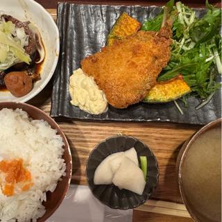 鯖黒煮とアジフライ定食(魚串さくらさく 神楽坂店)
