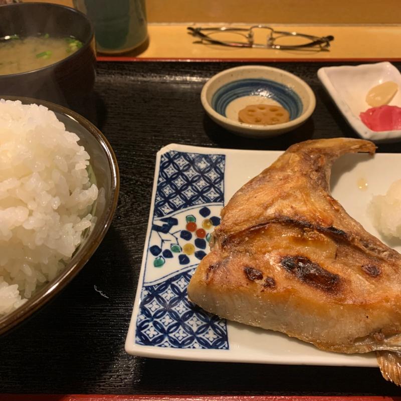 鰤カマ定食(魚玉 （うおたま）)