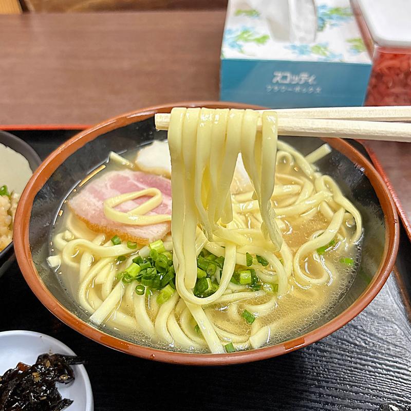 沖縄そば(沖縄そば うちなーすばヤージ小)