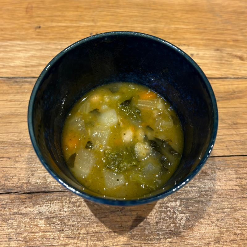 滋味深い味わいの白いミネストローネ(虎ノ門横丁)