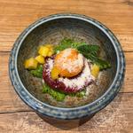 馬肉とコラトゥーラのタルタル風濃厚卵黄とモスタルグ(虎ノ門横丁)