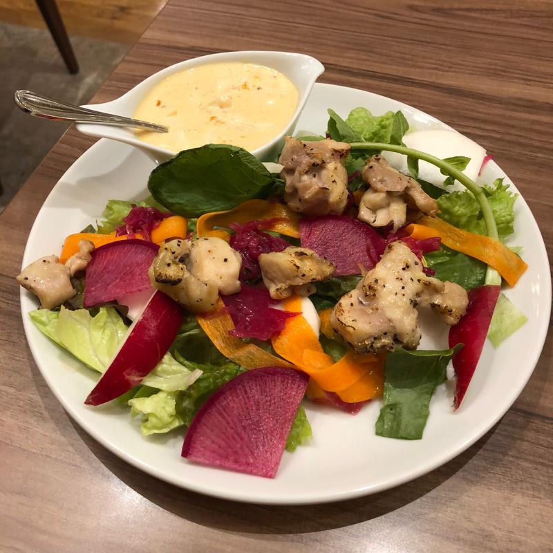 彩り野菜とチキンのサラダ(高倉町珈琲 柏の葉店)