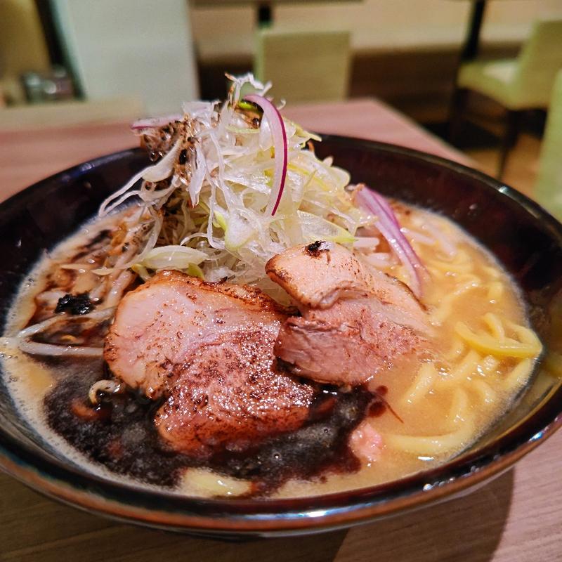 黒マー油味噌ラーメン(味噌麺処 にそう)