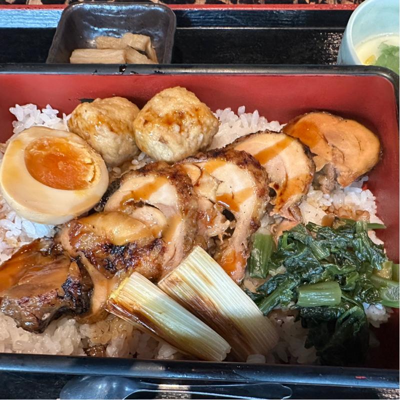 特製ダレの焼き鳥重(さかえや 横浜みなとみらい本店)