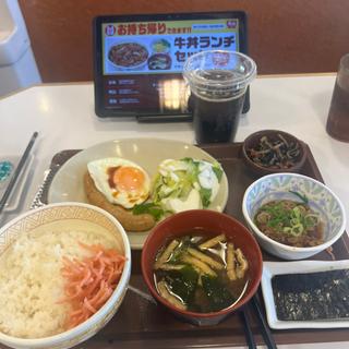 牛小鉢ソーセージエッグ朝食　アイスコーヒーL(すき家 川口榛松店 )