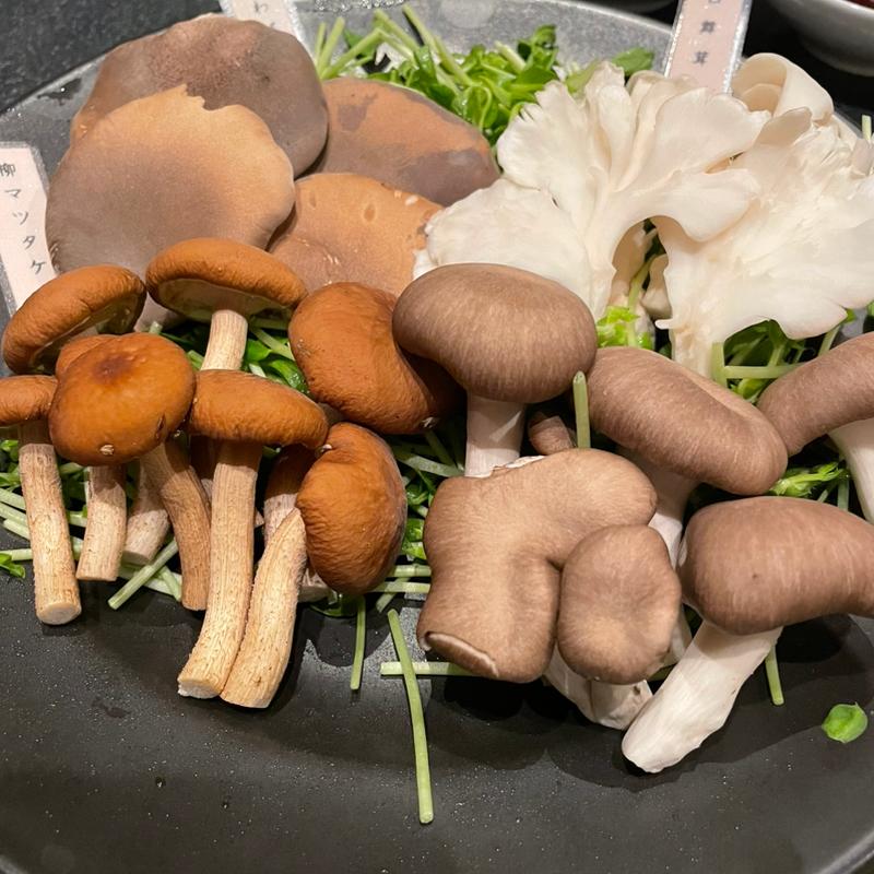 きのこ8種盛り合わせ(シャングリラズシークレット 表参道店)