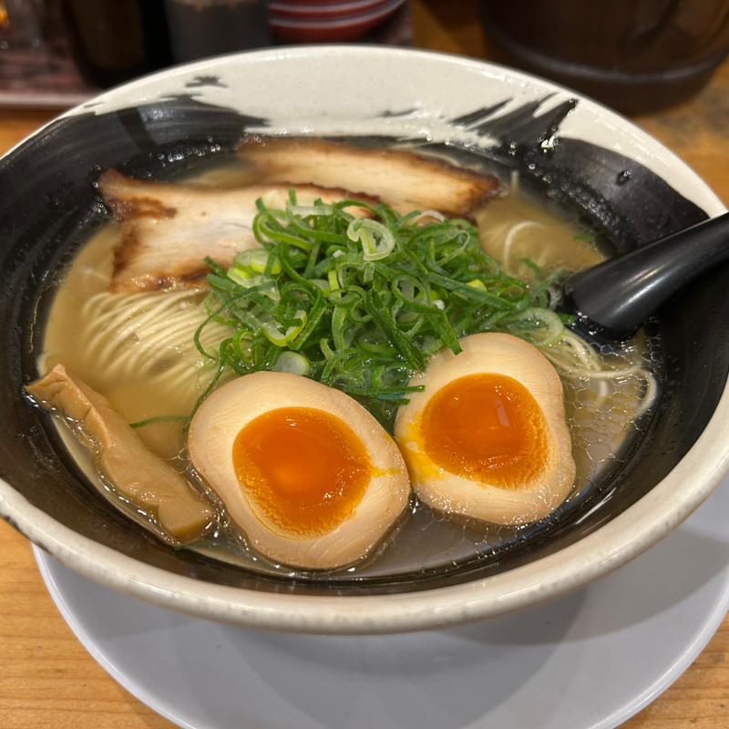 黄金の塩ラーメン 味玉入(らーめん高虎屋)