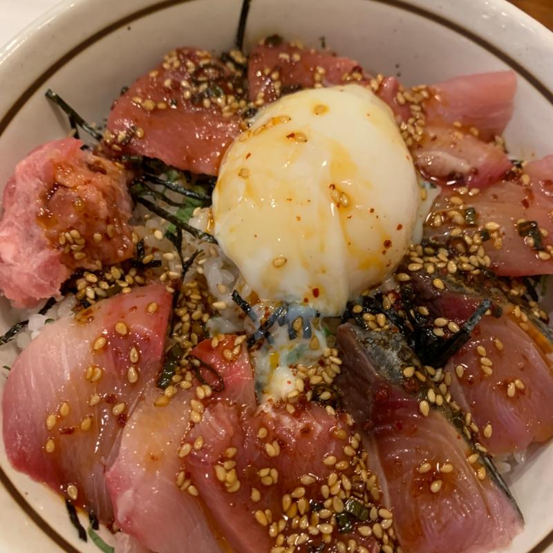 ピリ辛海鮮丼(游魚 和田丸)