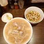 鶏白湯煮込みつけ麺〜神山すだちを添えて〜