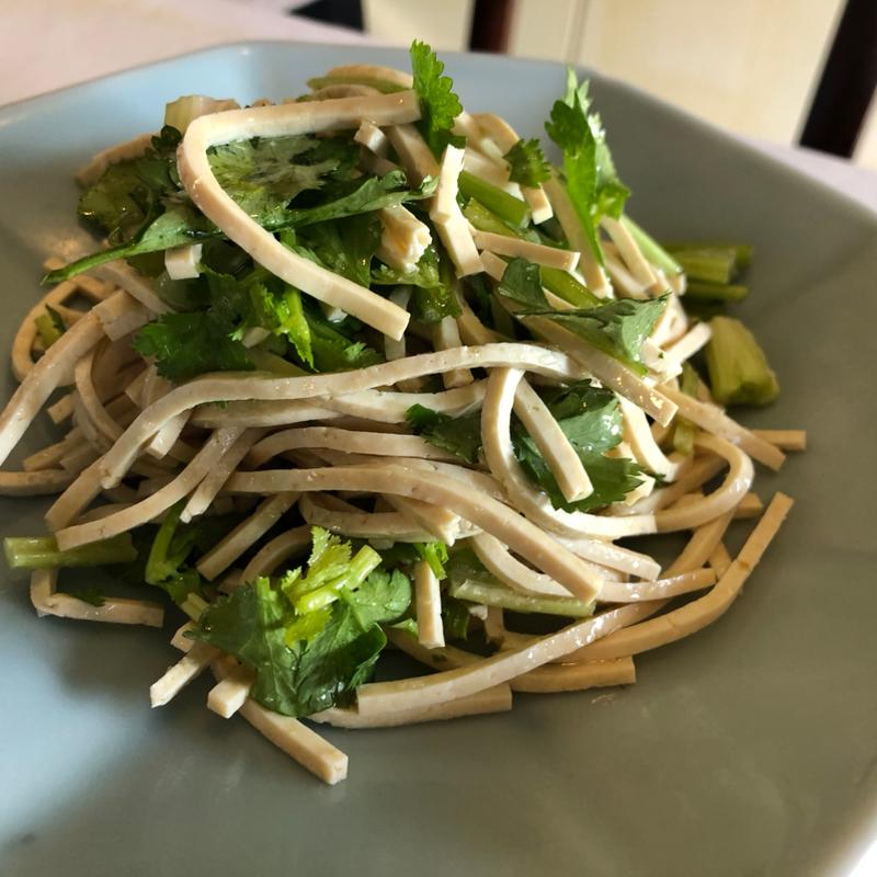 干し豆腐と香葉サラダ(大鴻運天天酒楼)