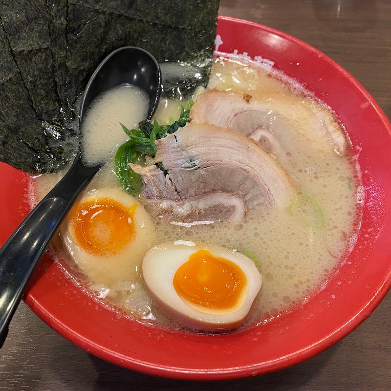 特製豚骨ラーメン塩味(横浜家系 春樹 吉川店)