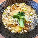 雲呑醤油ラーメン大盛り